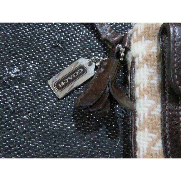 Coach Hamptons Herringbone Tweed Wool, Suede & Leather Trim Turnlock Wristlet - Picture 4 of 6